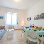 Apartment Casa Al Caprifoglio 600m From - Happy Ispra