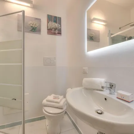 Casa Al Caprifoglio - Ispra Apartment 600M From Beach - Happy Rentals Ispra