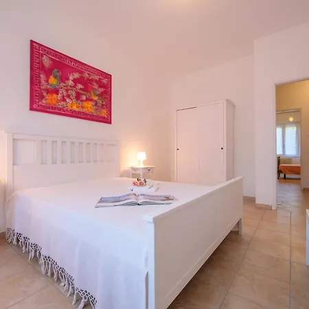 Casa Al Caprifoglio 600m From - Happy